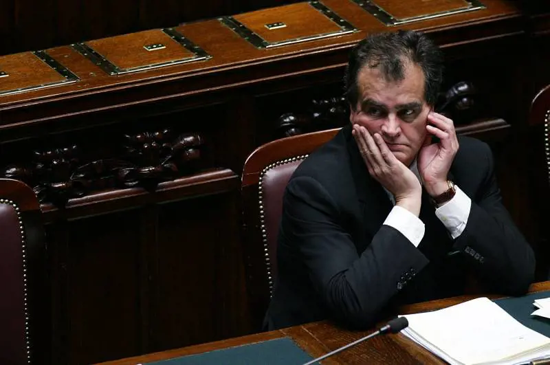 Guerra alla burocrazia, via una legge su quattro