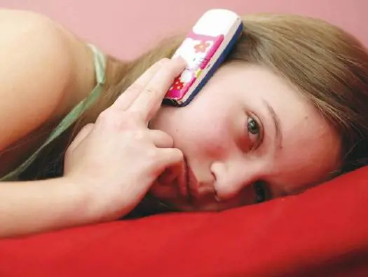 Bambini "drogati" 
di telefonino in clinica