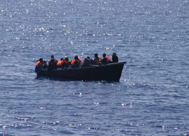 Immigrati, affonda barca: 40 morti, 100 dispersi