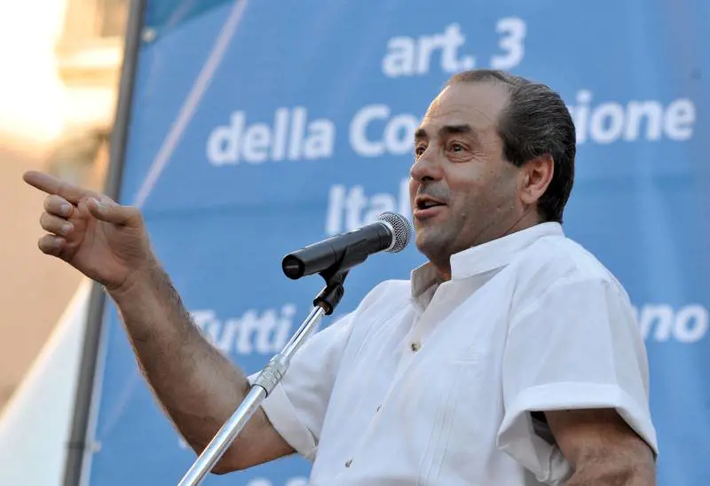 Veltroni a Di Pietro: "Follie, ora cambia tutto" 
Tonino replica: "Non mi dissocio dalla piazza"