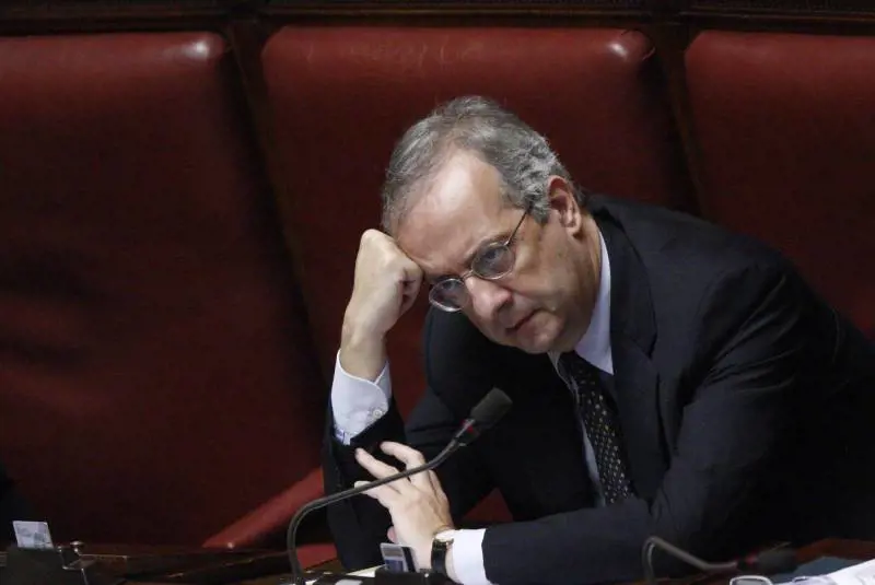 Sicurezza, la guerra di Veltroni: "Via i tagli"