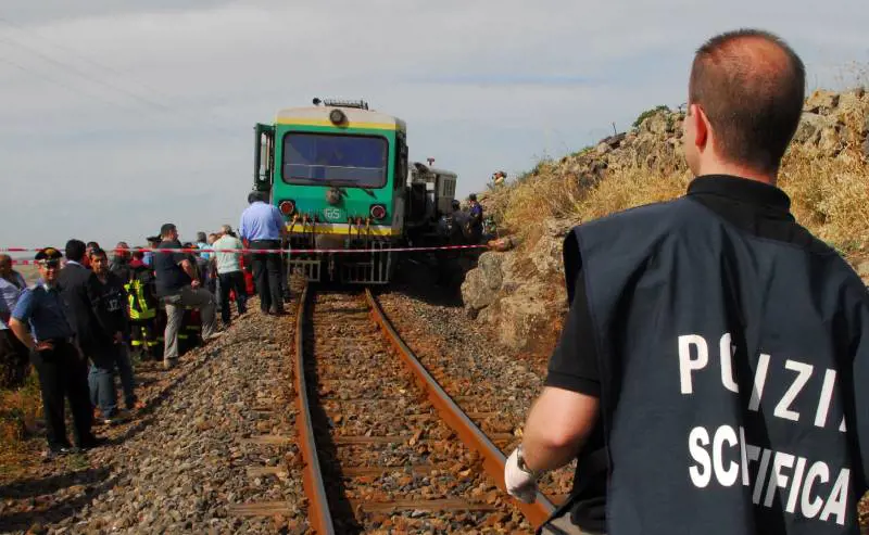 Catania, treno travolge e uccide due operai Fs