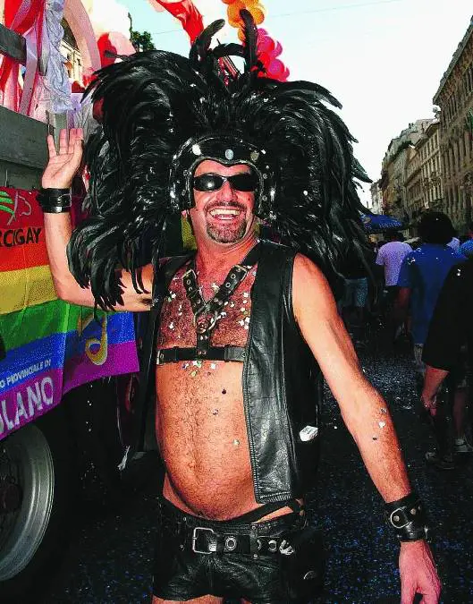 Il Gay Pride sbarra la strada al Corpus Domini
