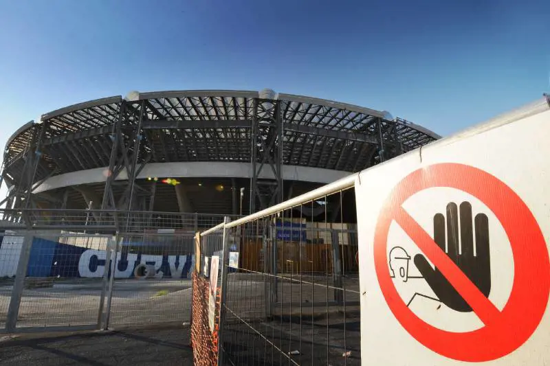 Curve chiuse per due mesi: Napoli si ribella