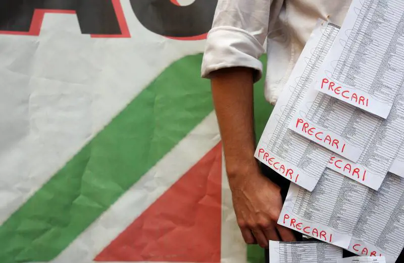 Alitalia, da piloti e hostess soltanto "no" 
Sacconi ottimista: intesa giovedì notte