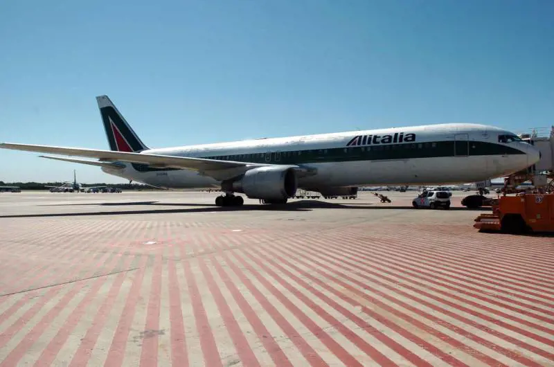 Sacconi: "Domani chiudiamo su Alitalia"