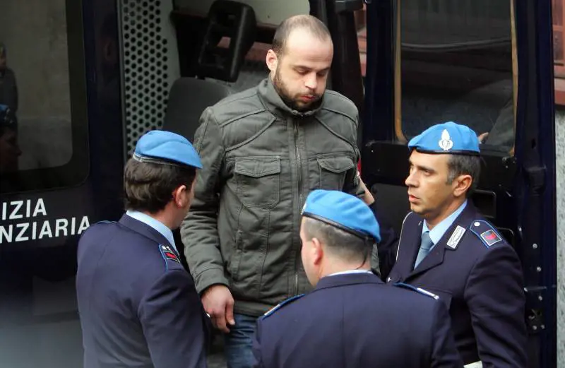 Droga, 13 mesi ed espulsione per Azouz
