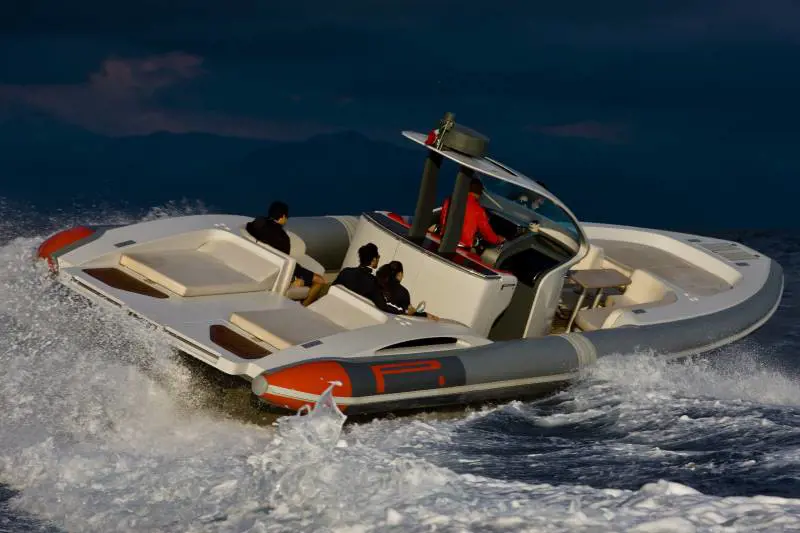 Il gommone iperlusso: 500mila euro