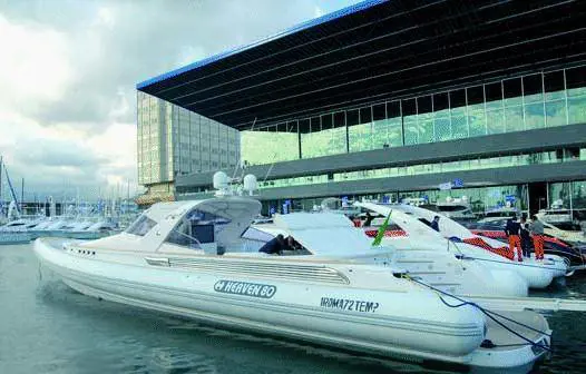 Attracca l’«Heaven 80» un gommone mondiale