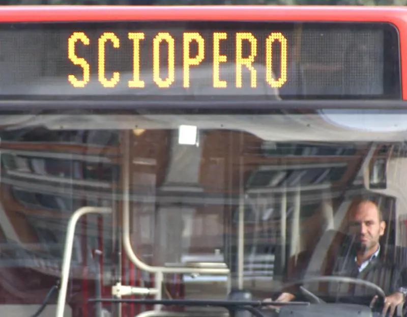 Venerdì di sciopero: 
trasporti, scuola e sanità  
in tilt per tutto il giorno