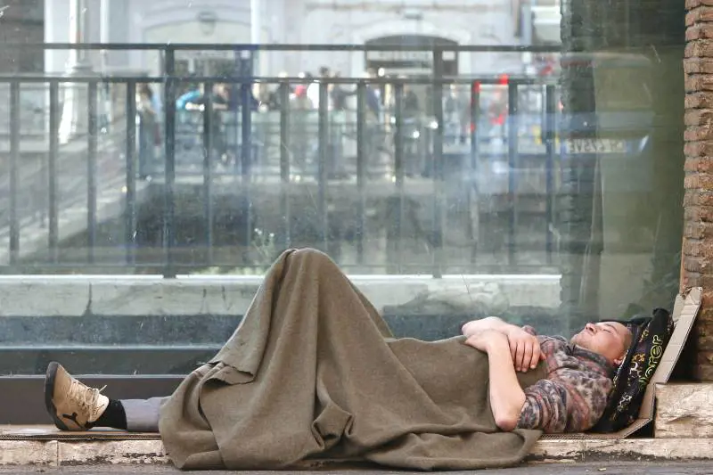 Multe, 500 euro per accattonaggio e chi si droga