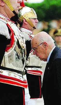 Napolitano: «Non cè avvenire senza unità» Poi si commuove leggendo il libro del padre