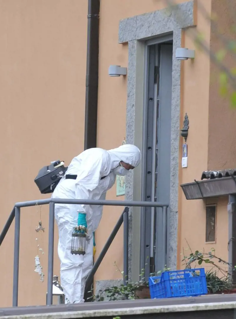 Gioielliere ucciso in casa: 
caccia ai due assassini