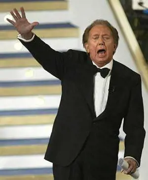 Ora l’Ordine vuol cacciare Mike  
perchè ha scoperto che fa pubblicità