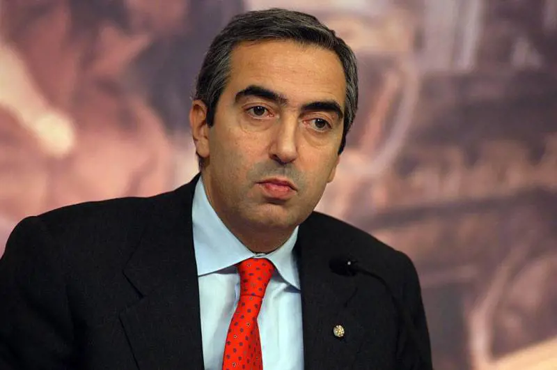 "Di Pietro insulta per non rispondere"