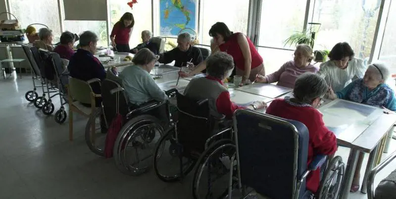 Lassistenza agli anziani affonda perché la Regione non alza le rette