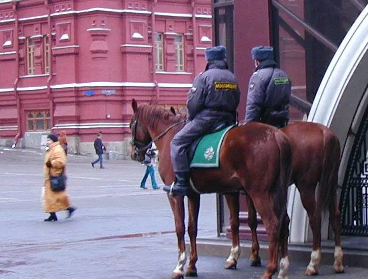 Russia: uccidono una ragazza 
la fanno a pezzi e la mangiano