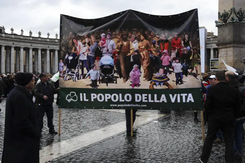 Beppino: la Chiesa non può imporre i valori 
I Nas: "Stanza priva di certificazione"