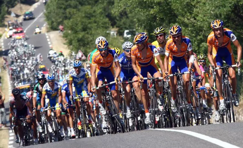 Doping? E il ciclismo 
inventa il Giro reality