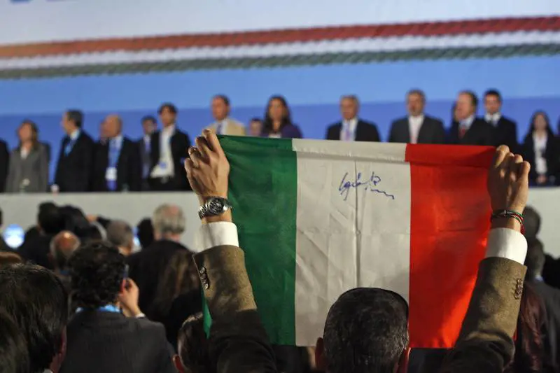 La Fiamma spegne il ’900 e la sua eredità di simboli