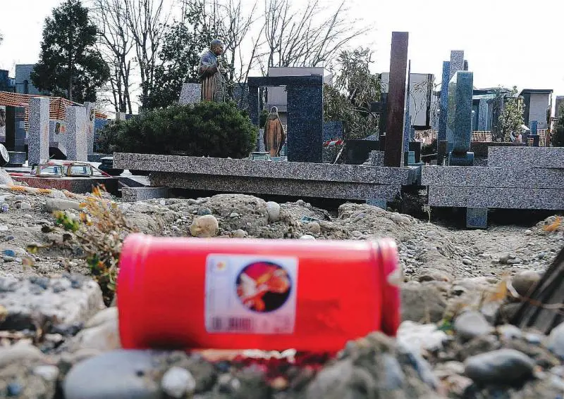 Lambrate, dove neppure i morti trovano pace