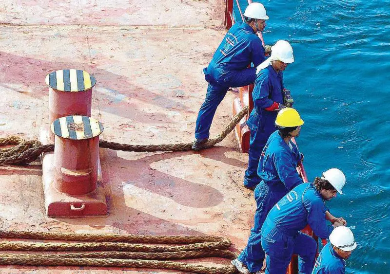 La denuncia: quei marinai invisibili 
prigionieri delle "navi morte"