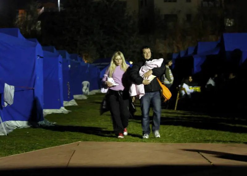 La terra trema ancora: sono 294 le vittime