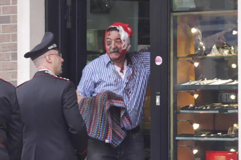 Commercianti esasperati dai banditi: 
"Noi avremmo reagito come Remigio"