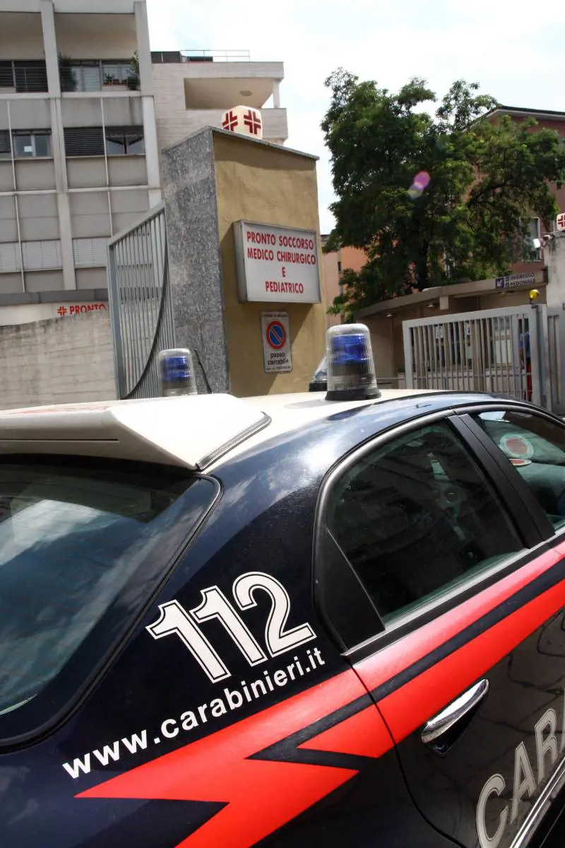 Uccide a coltellate la madre 
e la sorella: è stato arrestato