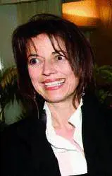 Muratore diventa attacchina per nascondere labusivismo dellIdv