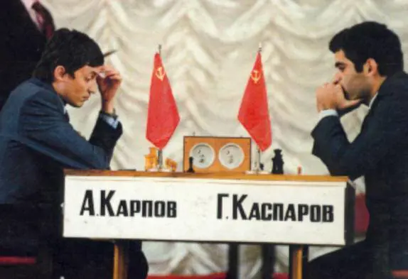 Di nuovo Karpov-Kasparov 
Sfida infinita, 25 anni dopo