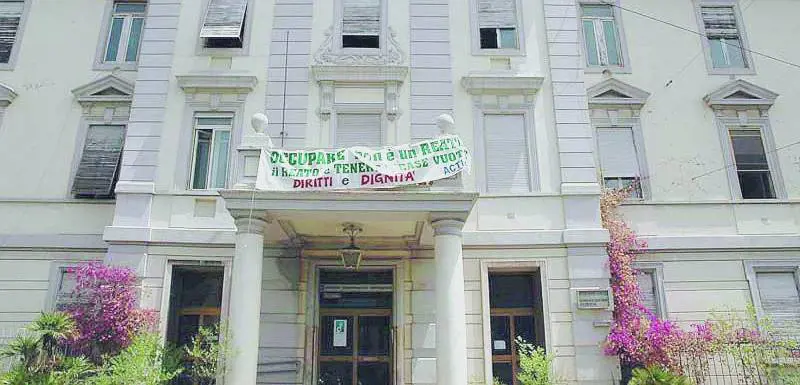 Lex Regina Elena deve essere sgomberato