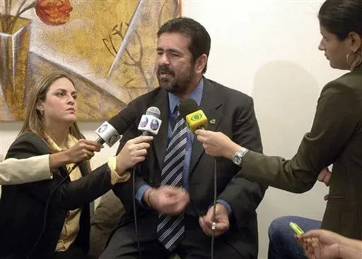 Conduttore tv ordina omicidi per fare audience