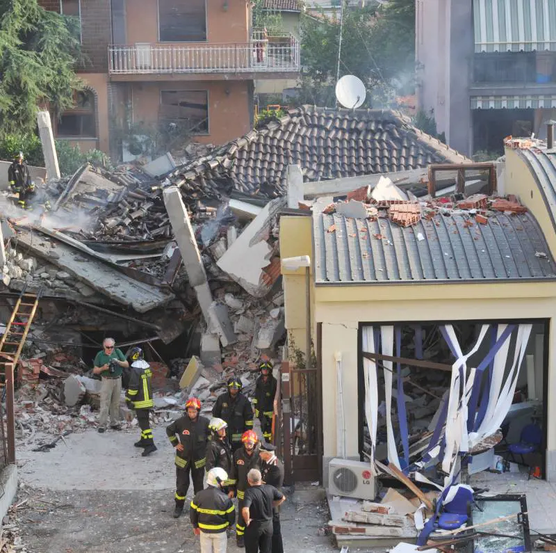 Torino, esplode palazzina 
per una fuga di gas: 
un morto tra le macerie