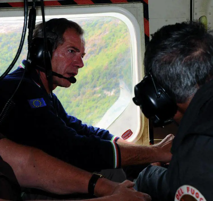 Bertolaso in volo  sulle ceneri di Genova: «Sfiorata la tragedia»