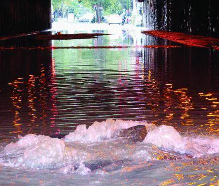 Piove un giorno e Genova va sott’acqua. E oggi ancora bufere