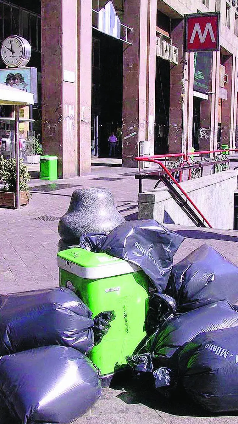 Rifiuti in strada, ecco le venti vie-pattumiera
