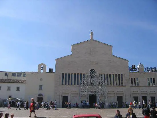 Scandalo a San Giovanni Rotondo: 
uno dei frati finisce sotto processo