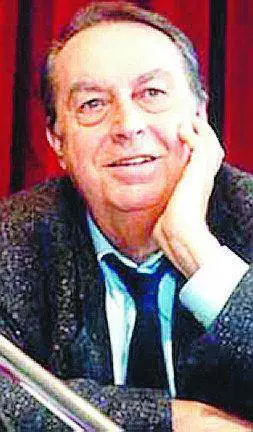 Piccolo Eliseo  L’ultimo Pulcinella? Ricomincia da Parigi