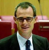 Prof strapagato per prendere lezioni di scuola