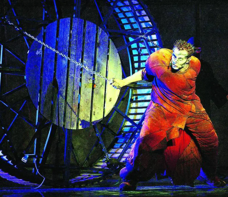 I sacerdoti della purezza che rendono il Carlo inFelice