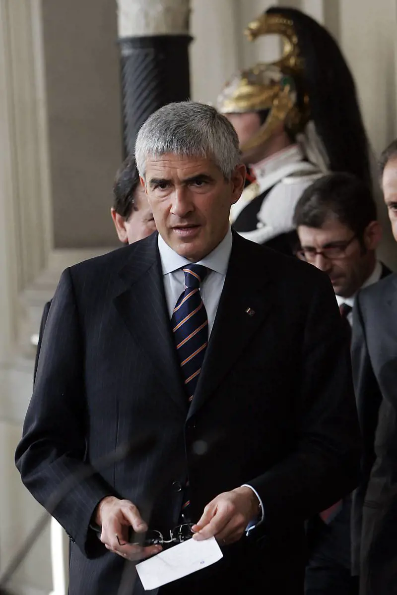 Casini attacca la casta: 
"Si lavora troppo poco" 
Il Pdl minaccia gli assenti