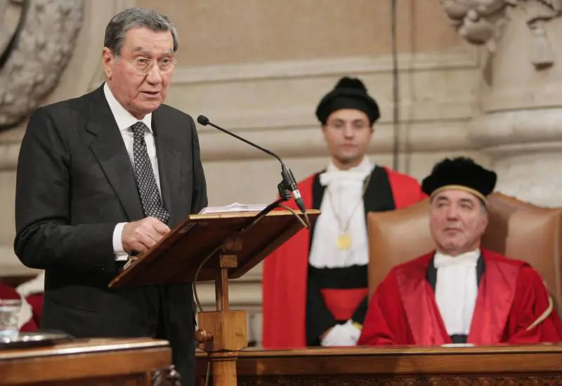Caso Mesiano, Csm si schiera: "Toghe intimidite" 
Mancino: clima invivibile.  Pdl: non è imparziale