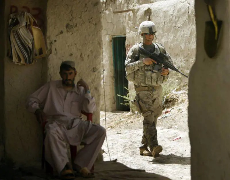 Afghanistan, gli Usa chiedono rinforzi agli alleati 
Berlusconi garantisce: "Più impegno dell'Italia"