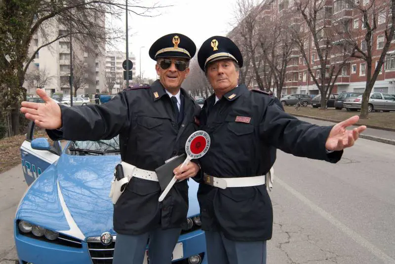 Greggio e Iacchetti: due sbirri un po' cattivi e un po' timidoni