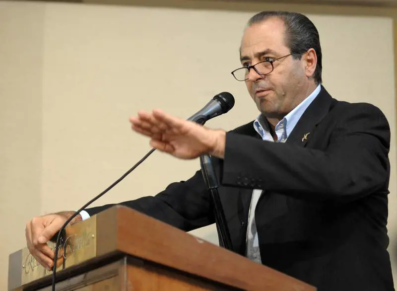 Il mito Di Pietro comincia a scricchiolare