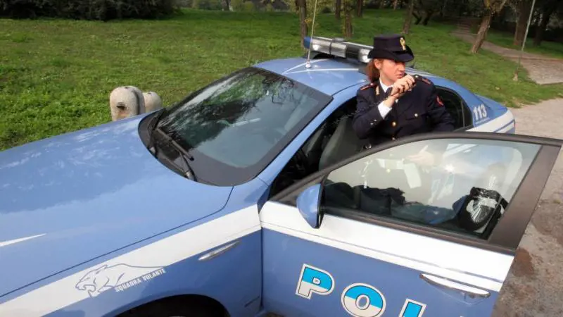 Bergamo, svaligiano il
bancomat con la ruspa