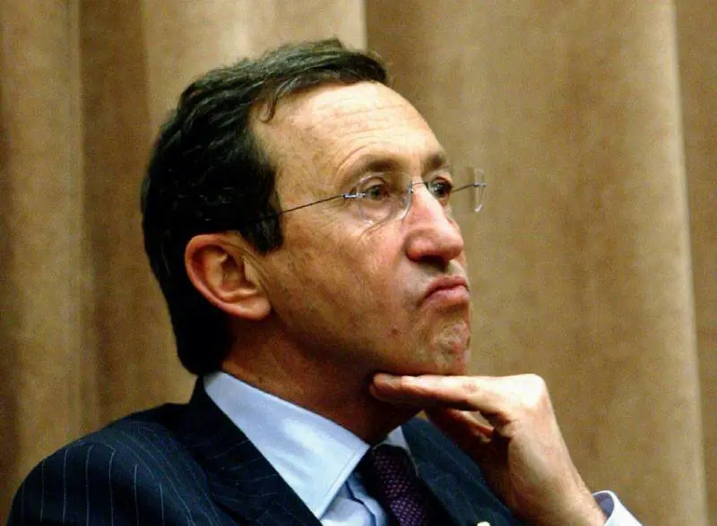 Fini e lo scippo del Pdl An prepara la scalata: "Più forti sul territorio"