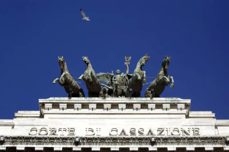 Cassazione: non è reato far vedere i "sorci verdi"