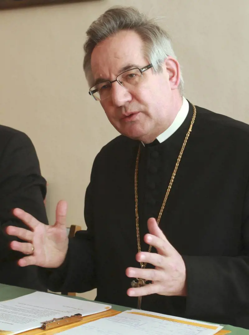 Austria, pedofilia: sospesi 
tre preti per abusi sessuali 
su studenti negli anni '80